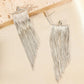 ✨ Boucles d’oreilles longues à pompons – Modèle asymétrique tendance