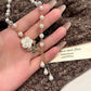 🌸 Élégant collier de camélia en perles au design floral romantique