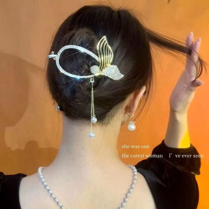 Pince à cheveux élégante en forme de queue de poisson avec pompons