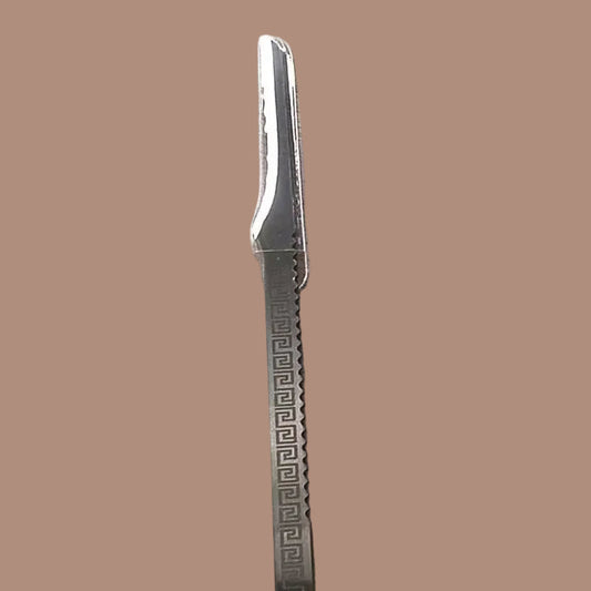 👣 Outil professionnel en acier inoxydable pour éliminer les callosités. Des pieds doux et lisses commencent par des soins professionnels.